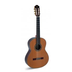 GUITARRA CLÁSICA ADMIRA A15 ELECTRIFICADA CON FISHMAN SERIE ARTESANÍA